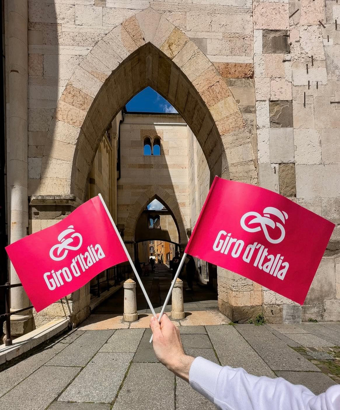 Modena si tinge di Rosa: Un inno alla velocità e alla bellezza